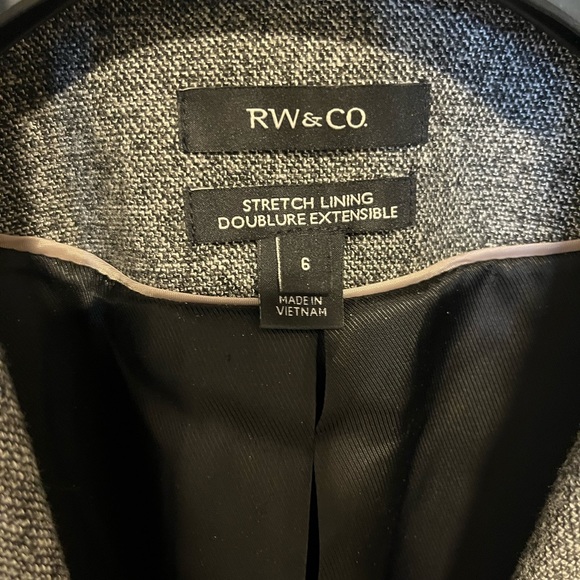 R and W women’s woven blazer. - Picture 2 of 7